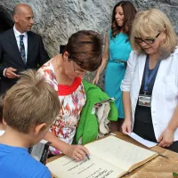 Vstopnico s srečno številko je tokrat kupila Slovenka Zinka 
Kolenc iz Ljubljane.