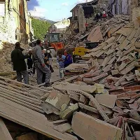 Potres v osrednji Italiji je zahteval &scaron;tevilne žrtve in poru&scaron;il mesta