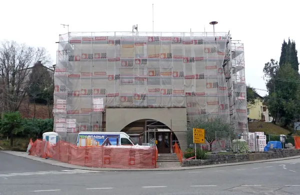 Največ načrtovanih projektov predvideva prenovo javnih 
stavb, tako kot je bila v preteklosti s pomočjo agencije Golea 
prenovljena stavba Občine Brda na Dobrovem.