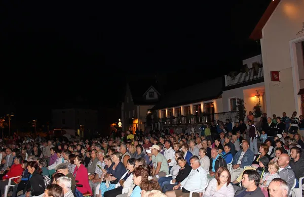 ... do zadnjega kotička poln bovški trg.
