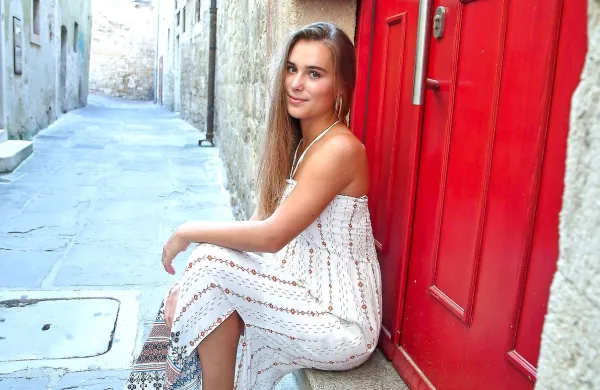 Nika, Ylenia Mahnič