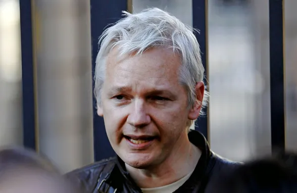

Assange je obljubil, da  bodo dokumenti objavljeni še pred 
volitvami, ki bodo v ZDA potekale 8. novembra.
