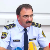  Danimir Rebec: “V moji 34-letni poklicni karieri 
je to najbolj tragičen trenutek, za katerega sem 
upal, da se bo nikoli zgodil. Ni težjega trenutka, 
kot svojcem umrlega sodelavca sporočiti žalostno 
novico, da se njihov najbližji ne bo nikoli več vrnil 
iz službe.”