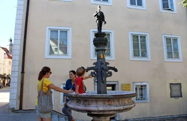 Najbolj obljudenemu Korletovemu vodnjaku bi vodo  vrnili s 
popravilom dovodne cevi.