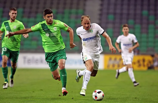 Čeprav eden najdražjih koprskih nogometašev Senijad 
Ibričić (v belem dresu) v Stožicah ni prišel do izraza, so se 
Koprčani v Istro vrnili s polnim plenom.