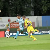 Sandi Arčon je že v peti minuti ušel spremljevalcu Mitji 
Blažiču in z natančnim strelom Novogoričane hitro povedel v  
vodstvo.