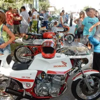 Dirkalni &ldquo;fičoti&rdquo; in starinski motocikli so v Novi Gorici lovili poglede radovednežev (foto + video)