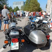 Dirkalni &ldquo;fičoti&rdquo; in starinski motocikli so v Novi Gorici lovili poglede radovednežev (foto + video)