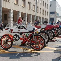 Dirkalni &ldquo;fičoti&rdquo; in starinski motocikli so v Novi Gorici lovili poglede radovednežev (foto + video)