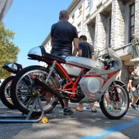 Dirkalni &ldquo;fičoti&rdquo; in starinski motocikli so v Novi Gorici lovili poglede radovednežev (foto + video)