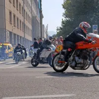 Dirkalni &ldquo;fičoti&rdquo; in starinski motocikli so v Novi Gorici lovili poglede radovednežev (foto + video)