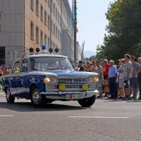 Dirkalni &ldquo;fičoti&rdquo; in starinski motocikli so v Novi Gorici lovili poglede radovednežev (foto + video)