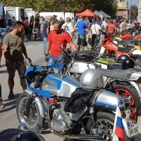 Dirkalni &ldquo;fičoti&rdquo; in starinski motocikli so v Novi Gorici lovili poglede radovednežev (foto + video)