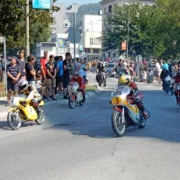 Dirkalni &ldquo;fičoti&rdquo; in starinski motocikli so v Novi Gorici lovili poglede radovednežev (foto + video)