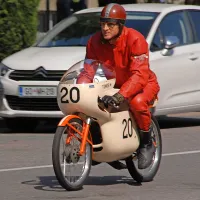 Eni so obujali spomine na mladost na motorju.