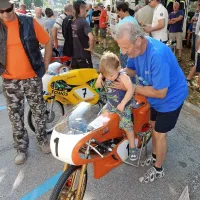 Dirkalni &ldquo;fičoti&rdquo; in starinski motocikli so v Novi Gorici lovili poglede radovednežev (foto + video)