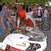 Dirkalni &ldquo;fičoti&rdquo; in starinski motocikli so v Novi Gorici lovili poglede radovednežev (foto + video)