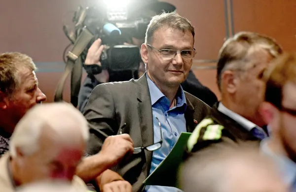 Razsodišče SLS je danes iz stranke izključilo nekdanjega predsednika Marjana Podobnika.