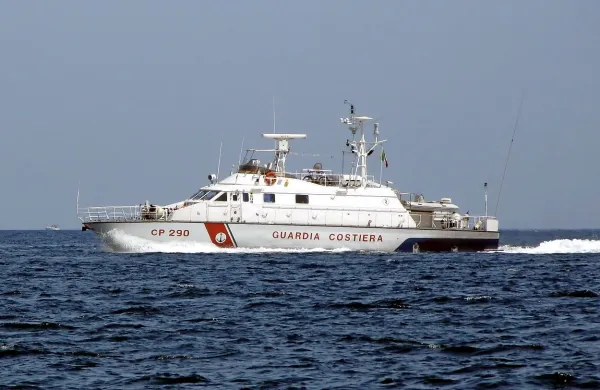 Italijanska obalna straža je pred obalo Libije rešila 6500 
migrantov.