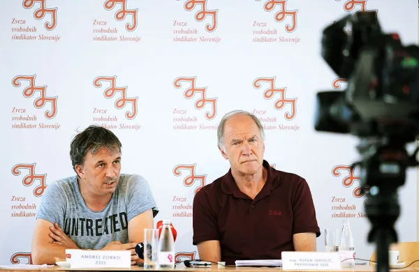  Izvršni sekretar in predsednik Zveze svobodnih sindikatov 
Slovenije Andrej Zorko (levo) in Dušan Semolič  sta napovedala, da so sindikati odpoved zaradi nezaupanja pripravljeni izpodbijati na referendumu. 