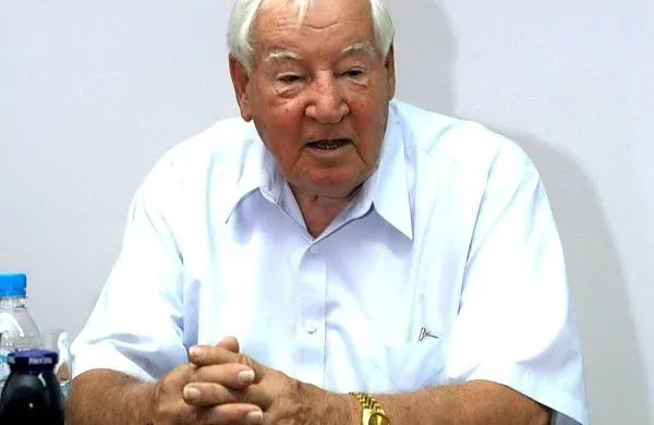 V 96. letu starosti je v torek umrl ameriški Slovenec Joe Sutter, nekdanji vodja razvojnega programa letala Boeing 747.