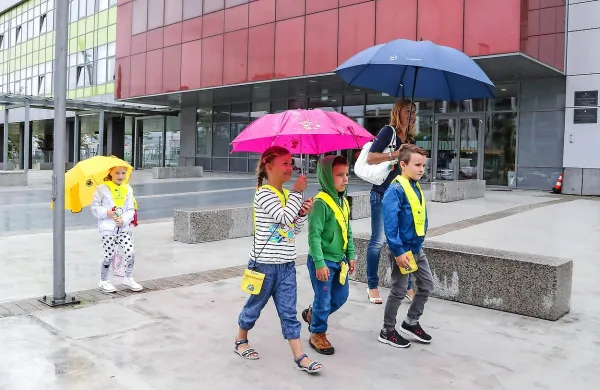 Tako so pred dvema letoma v koprsko osnovno šolo prikorakali prvošolčki.