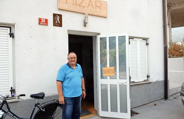 Prvo tablico so postavili na Soški 31, “pri Šešetu”, kjer je društvo pred leti uredilo muzej s 
stalno razstavo. Jožko Markič napoveduje, da bo obeležij skupaj med 65 in 70. 