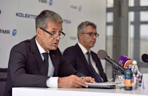 Stojan Petrič, predsednik nadzornega sveta FMR in sosveta 
koncerna Kolektor, in Andrej Kren, predsednik uprave FMR, 
sta včeraj orisala odkup.

