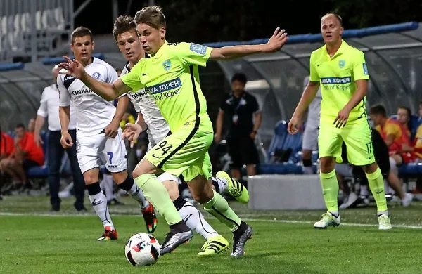 Slovenski nogometni prvoligaš Luka Koper se je za nadaljevanje prvenstva okrepil s tremi novimi nogometaši. 