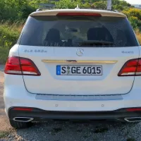 Čeprav je tudi po prašnih in manj udobnih cestah zelo 
suveren, je enostavno prelep da bi ga umazali...