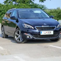 Elegantna oblika karavanske različice je vabljiva in prepričljiva 