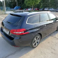Zadek skriva dovolj velik in uporaben prtljažnik