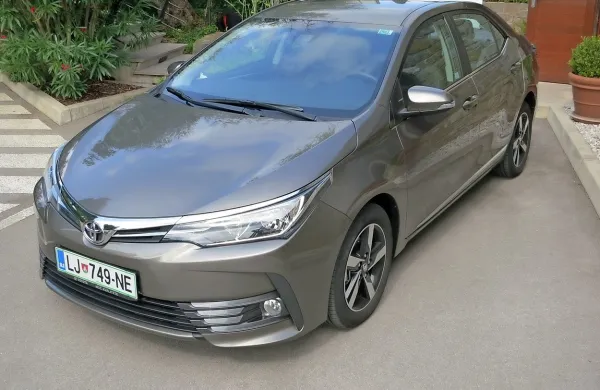 Corolla je prava, klasična limuzina.