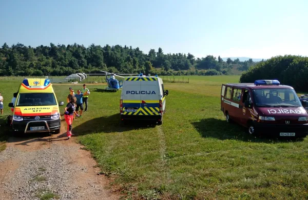 Reševalna akcija v Parjah se je po zaslugi hitrega oživljanja s 
pomočjo defibrilatorja uspešno iztekla.