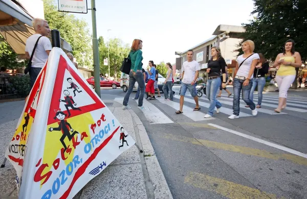Primorski policisti bodo  v bližini osnovnih šol  merili hitrost 
voznikov.