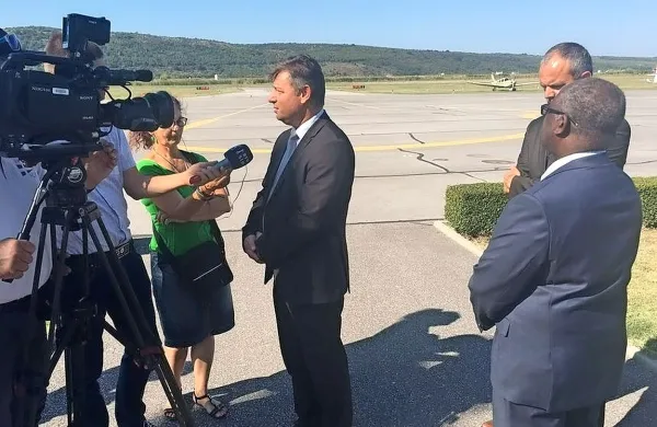 Minister Peter Gašperšič je danes ob obisku v Istri napovedal 
spremembo vinjetnega sistema cestninjenja na odseku med 
koprom in Izolo.