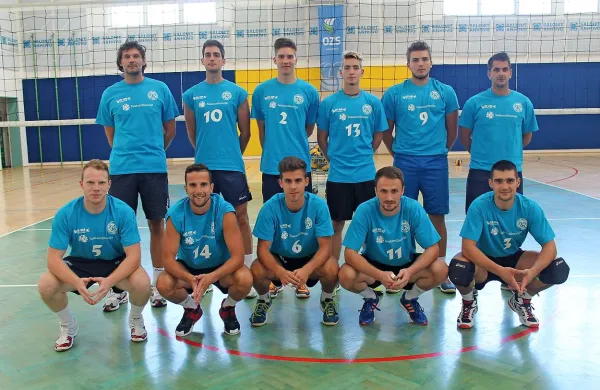 Trenutna Salonitova ekipa v novi opremi za treninge.