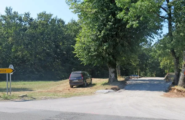 Do sredine oktobra bodo prebivalci Vremske doline dobili kar 
nekaj novih cest, med njimi tudi to, ki vodi do Gorič.

