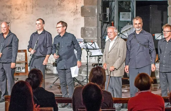 Drzna dela Vinka Globokarja (tretji z desne) so mojstrsko 
poustvarjali člani pihalnega kvinteta Slowind.