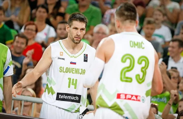 Slovenska centra Gašper Vidmar (levo) in Alen Omić bosta 
imela danes težje delo kot pod košem Kosova.