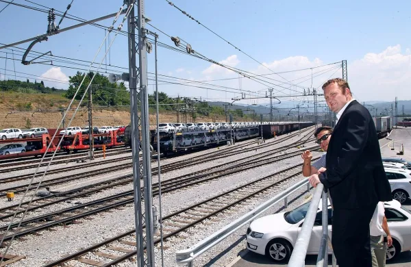 Generalni direktor SŽ Dušan Mes, na koprski tovorni postaji Srmin, kjer so že večkrat odkrili tatvine, ki so jih zagrešili zaposleni na SŽ. 