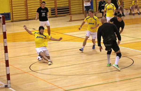 Pripravljalni posoški derbi  je v Tolminu dobil  Puntar (v 
rumenih dresih). 