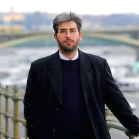 Gábor Schein: “Ni težjega dela od razmišljanja, 
kritike, domišljije, ker ga moramo opraviti na sebi. 
A tudi ni lepšega in vrednejšega dela od tega ...  
Povsem svobodni smo, da se učimo iz njih. In tudi 
književnosti, dobri književnosti je lastna vsa ta 
svoboda.” 