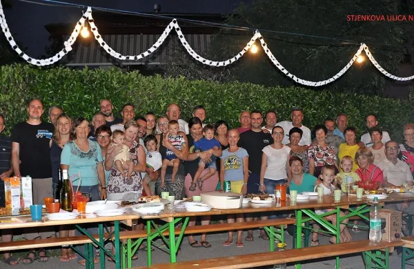 Ulični piknik postaja tradicionalen