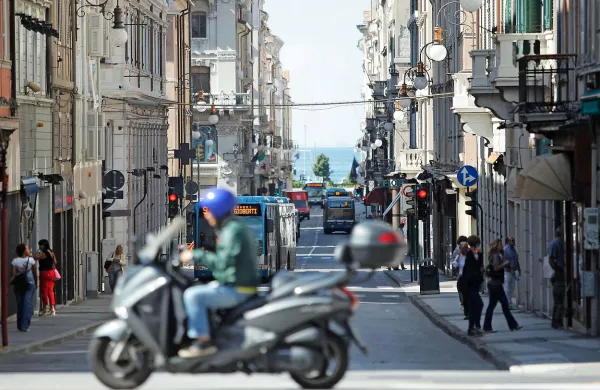V Trstu živi  90 odstotkov italijanskih državljanov in deset 
odstotov tujih državljanov.
