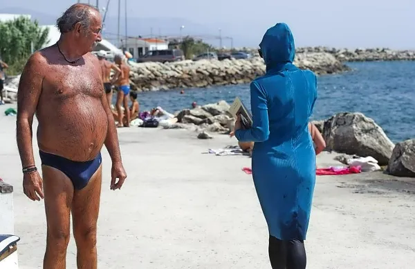 Novinarka Slobodne Dalmacije je, oblečena v burkini, preverjala odzive kopalcev na splitskih plažah.