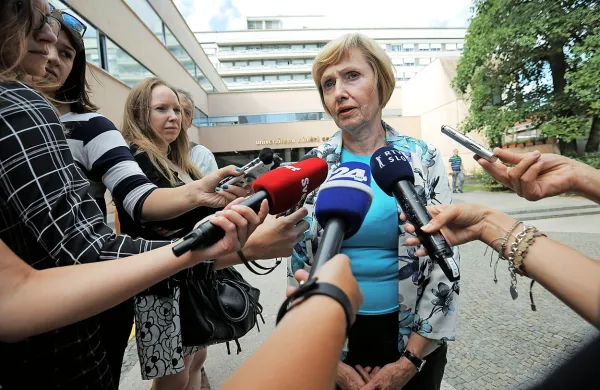 Na srečanju koalicije z ministrico za zdravje Milojko Kolar 
Celarc je koalicija potrdila, da je enotna in da vsi podpirajo 
ministrico, je v izjavi dejal premier Miro Cerar.
