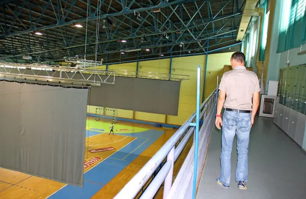 Še čisto sveža pridobitev sta posebni pregradni steni v veliki 
dvorani športnega centra.