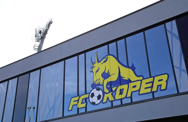 Kljub uradno 3,5-milijonskem dolgu v FC  Koper normalno poslujejo, v prestopnem roku so 
pripeljali tudi nove igralce.