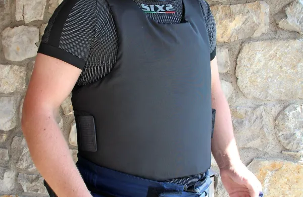 Prometni policist Sašo Dautović je za svojo varnost poskrbel 
sam.